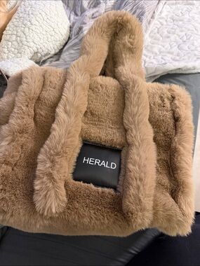 Faux Fur Tote Bag in Camel